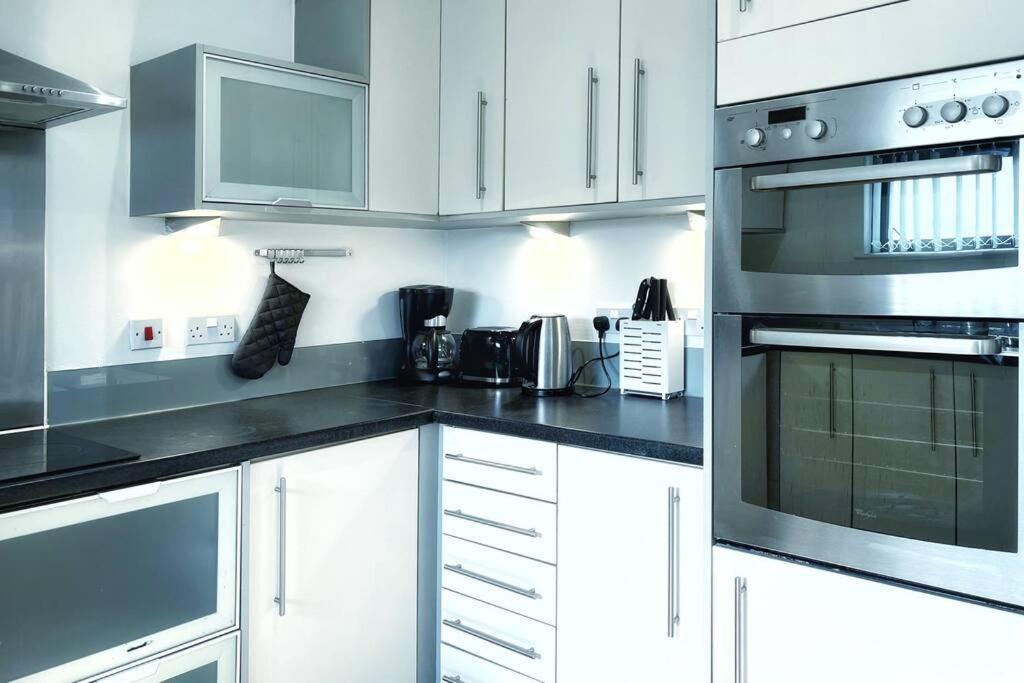 New Luxurious And Business Apt Apartman Swansea Kültér fotó